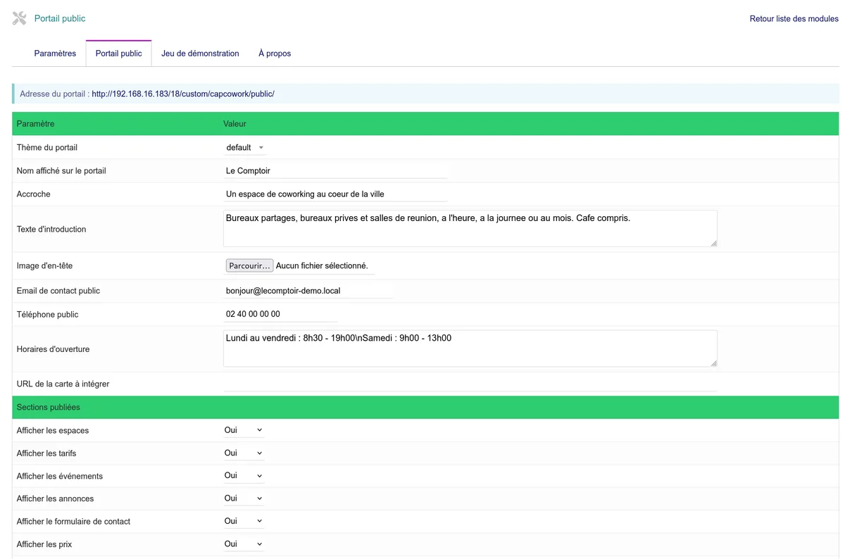 Onglet Portail public de la configuration CapCowork, montrant l'adresse cliquable du portail en haut de page, le sélecteur de thème et les réglages de la vitrine