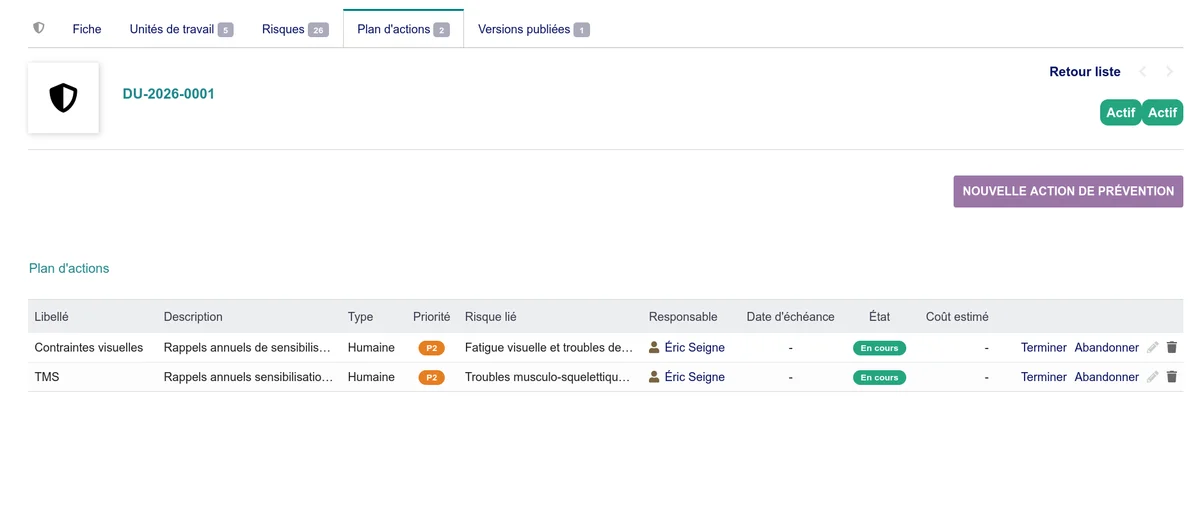 Onglet Plan d'actions avec le tableau des actions, les badges de priorité et les liens de changement de statut