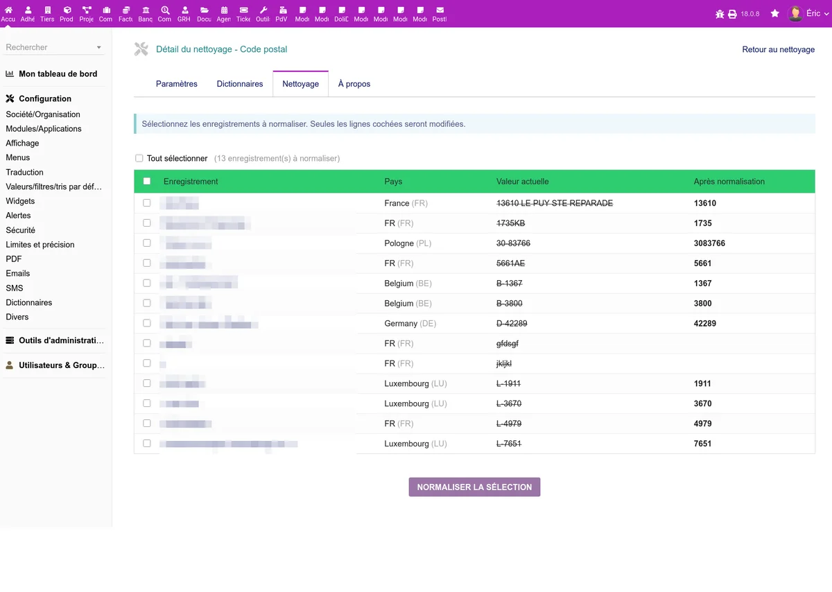 Page de détail du nettoyage avec la liste des enregistrements, le pays affiché et les cases à cocher